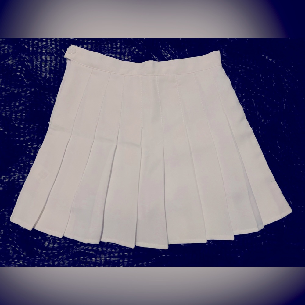 White pleated Skirt/New without tags - Picture 3 of 5